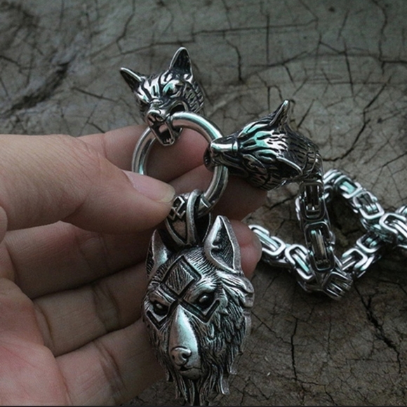 Versatile Nordic Viking Stainless Wolf Head Necklace Statement piece - Picture 2 of 14